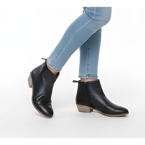 Softwalks Black Leather Ankle Boots Chelsea Style Side Zip Low Heel Size 7.5M